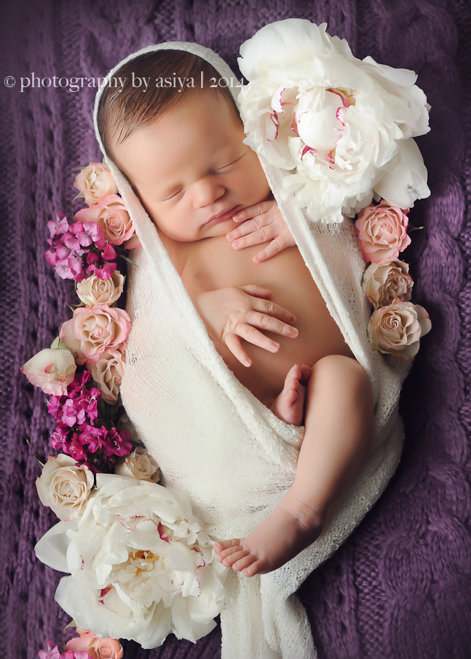 newborn with flowers 